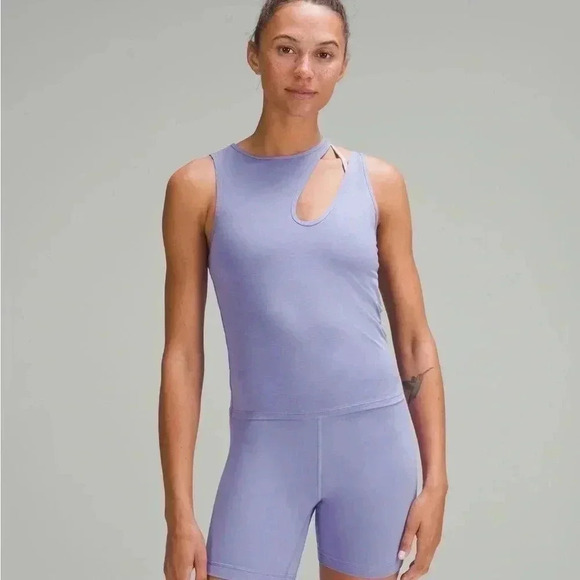 NWT Shoulder Cut Out Yoga Tank Dark Lavender size 6 - Picture 4 of 4